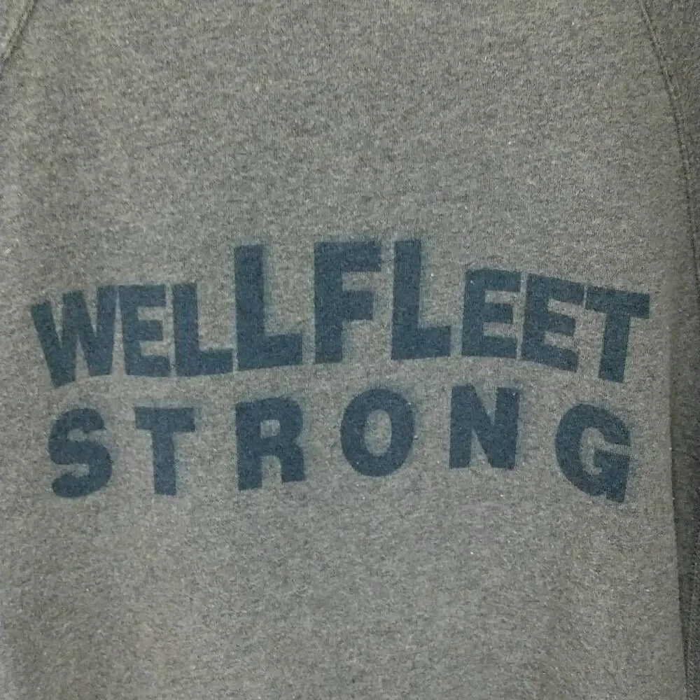 Wellfleet Strong by Independent Trading Company XL Zippered Front